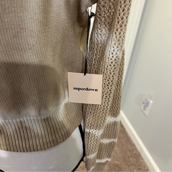 super down
tallie hooded sweater
NWT beige and white size xs - Picture 8 of 14